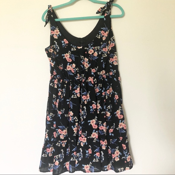 Band of Gypsies Floral Dress - Picture 6 of 6